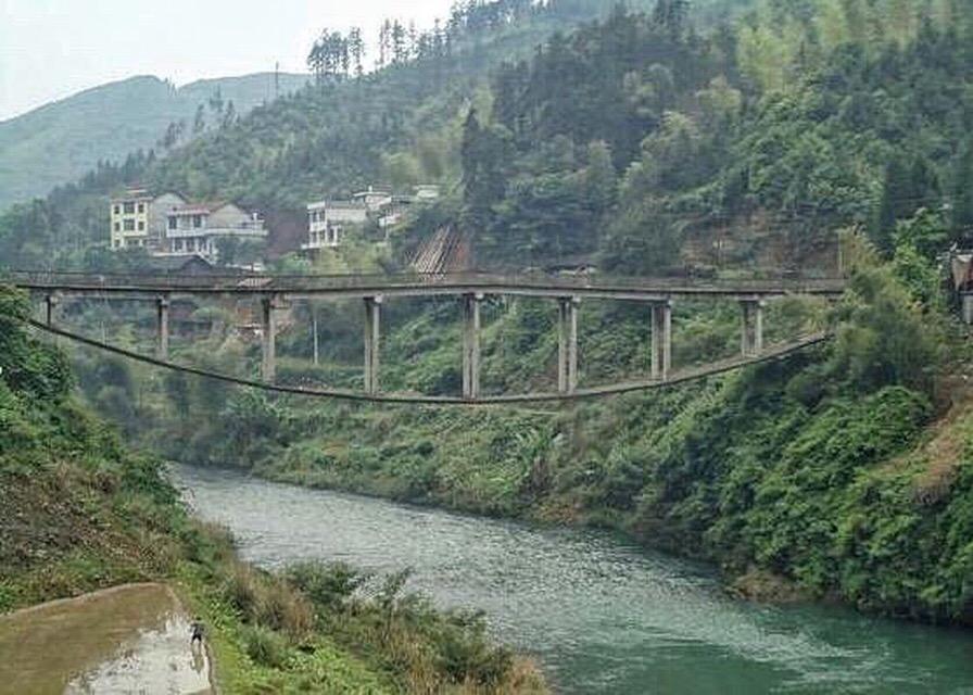 最后一个问题:淘金大桥作为教科书级别的存在,为什么在别处看不到呢?