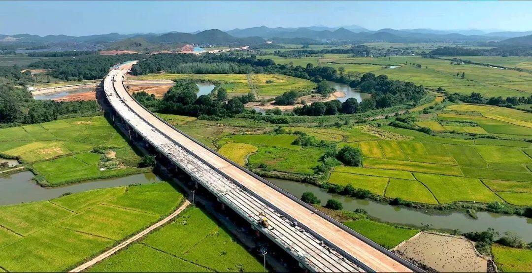 抚州东临环城高速公路全线隧道顺利贯通