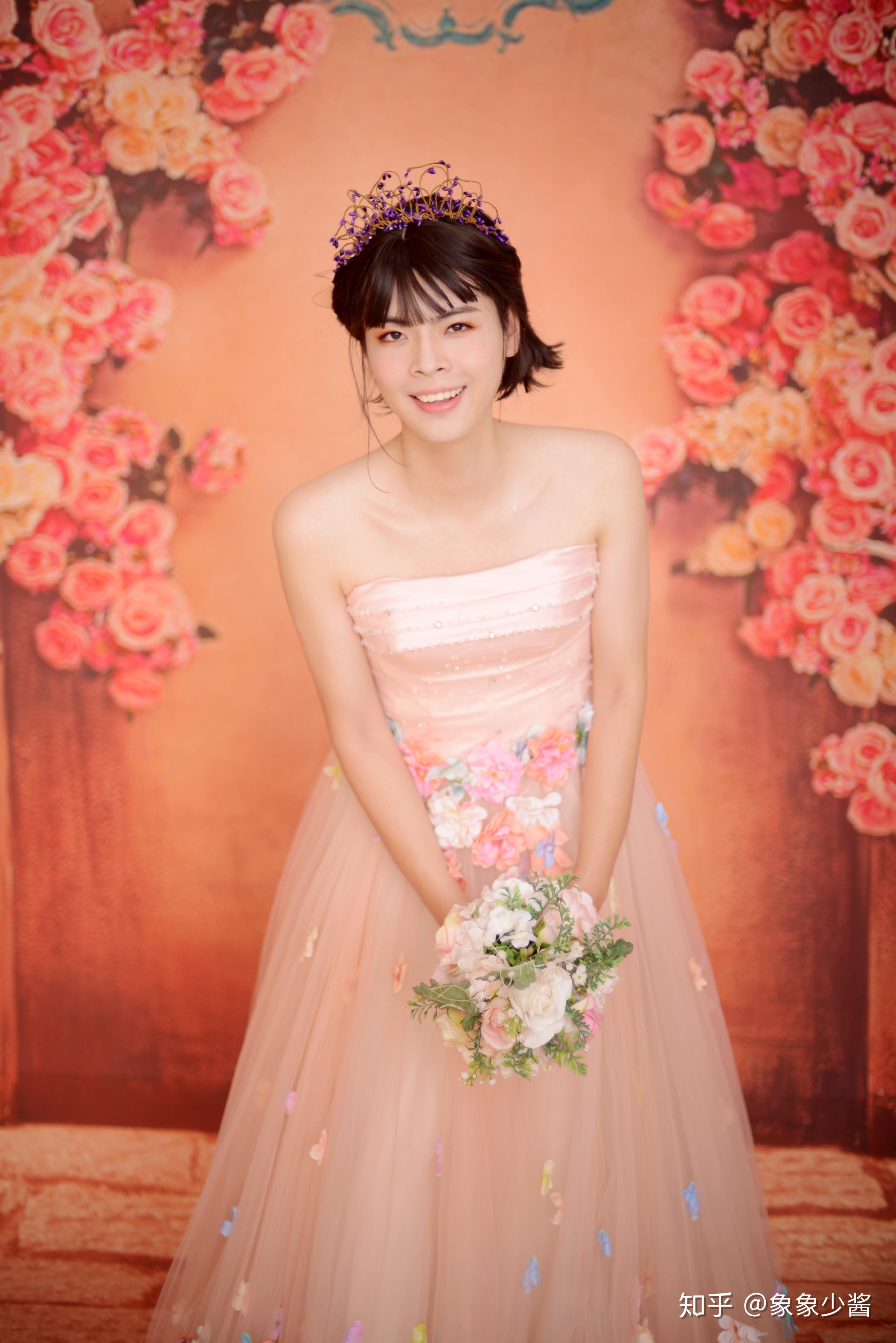 可爱的男孩子喜欢穿jk制服和婚纱