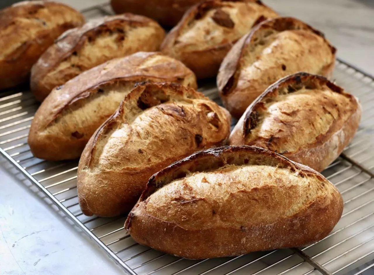 羅宋麵包食譜做法教學》可手揉、也可用攪拌機，快速打麵糰不失敗、又好吃的秘密－迷你羅宋麵包輕食版 - 尼克玩食大探險