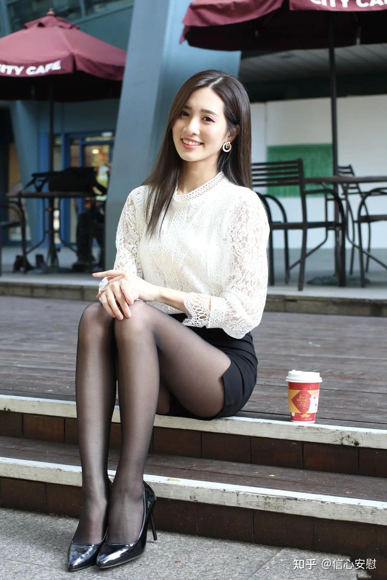 黑丝短裙小姐姐甜美可爱
