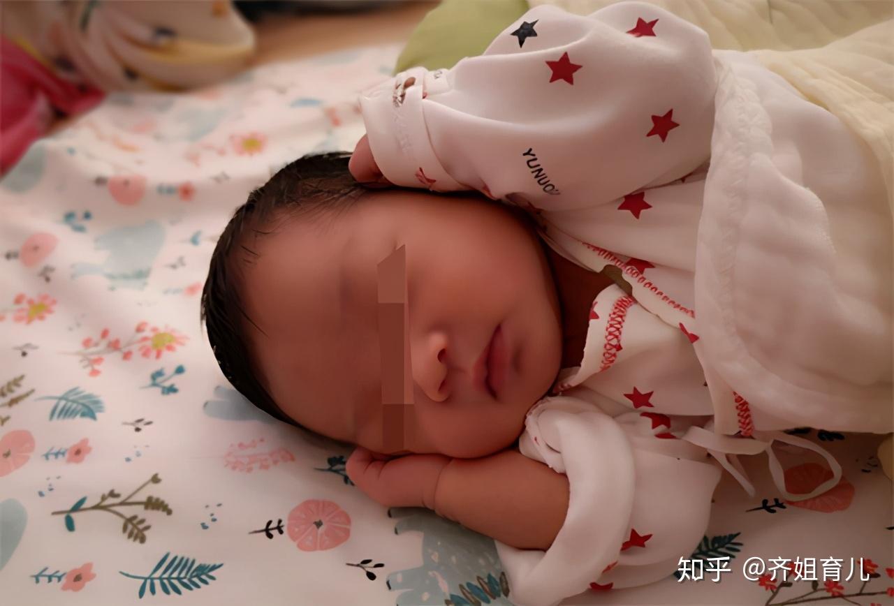 婴儿睡姿怎样才正确（新生儿的正确睡姿）-幼儿百科-魔术铺
