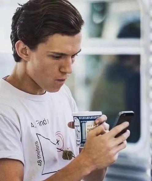 今日最火美国队长不小心泄露了丁丁照片引发全世界网友狂欢