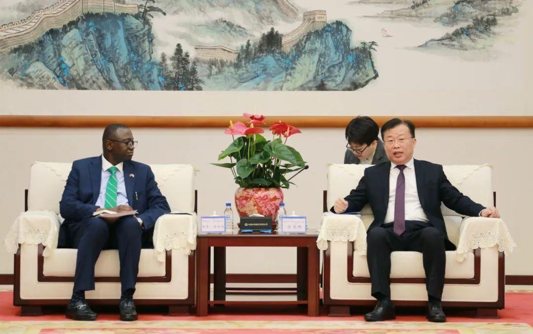 塞拉利昂政府代表团一行到访中国中铁