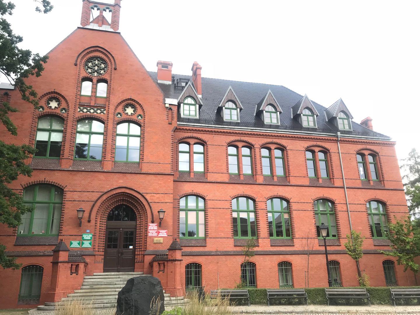 大学排行榜,弗洛兹瓦夫大学在波兰医学院排名第二,紧随华沙医科大学