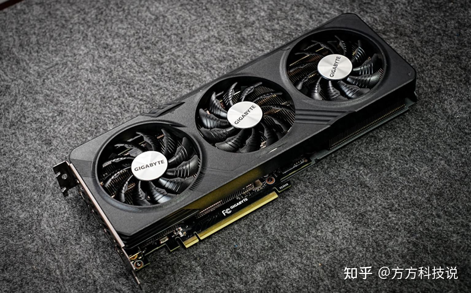 显卡则依然是用技嘉魔鹰geforce rtx 4060 gaming oc 8g,外观设计与