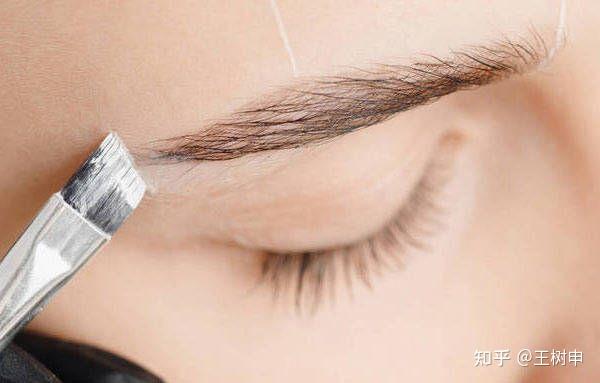 染眉膏越染越白女子长出两个白色眉毛女子哭诉没想到会这样