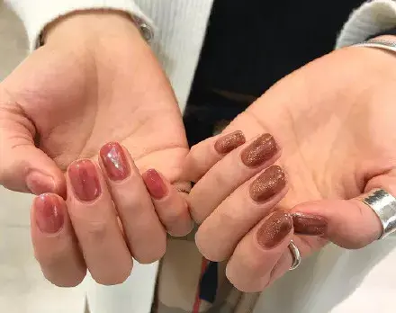 这里可能是最全的新年美甲集合了-新年美甲图片2021简单大方红色衣服