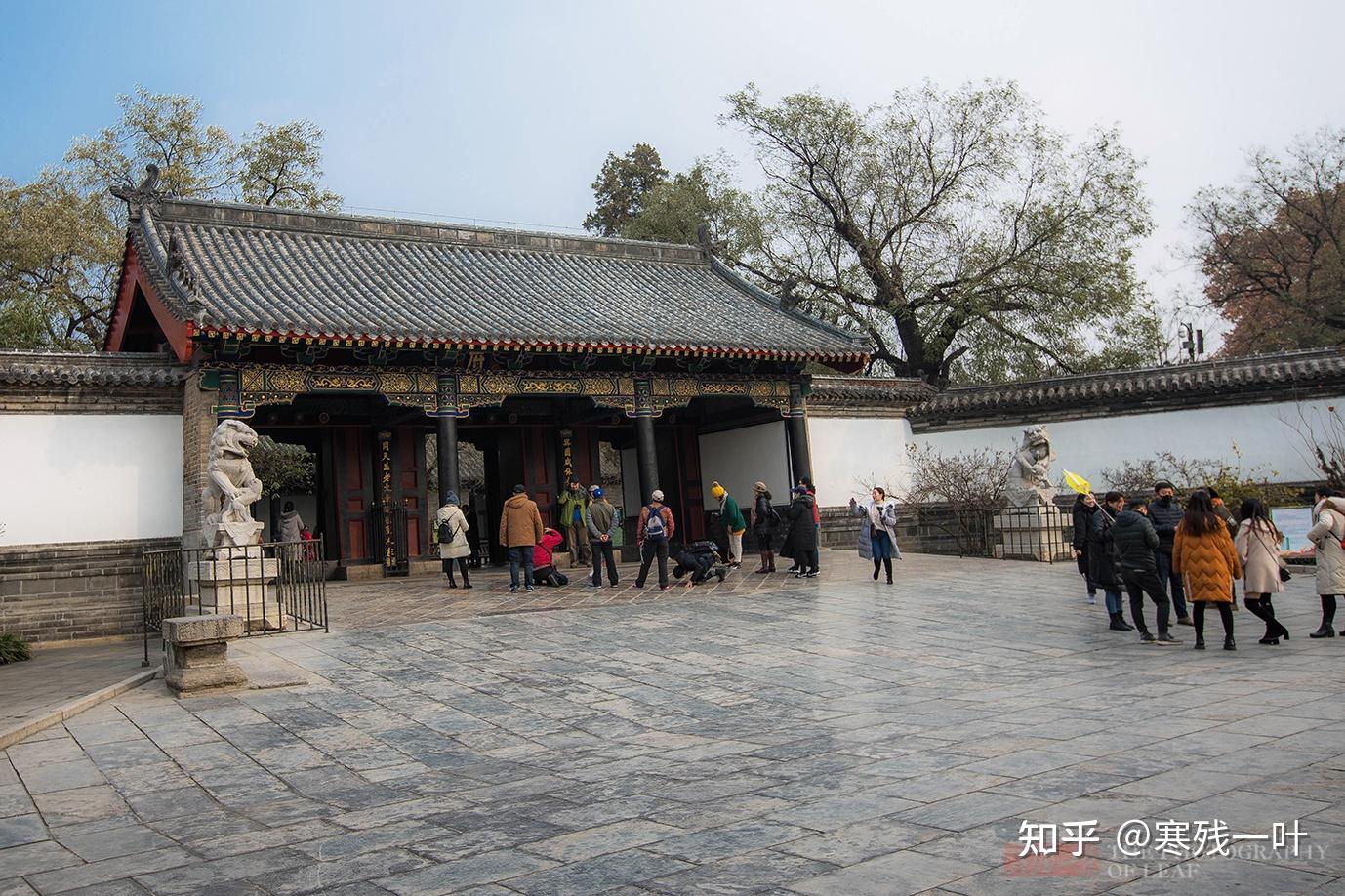 山东孔府大门对联有两个“错字”,后人想象力丰富,纪晓岚背黑锅 - 知乎