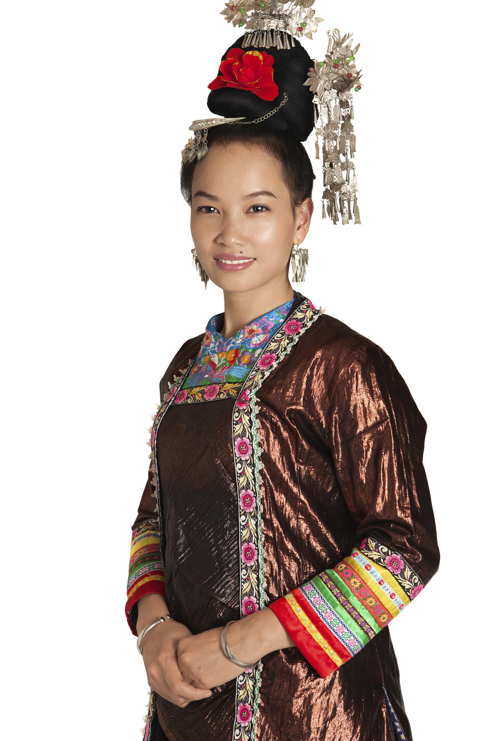 历经千锤百炼终出炉,彰显侗族工匠精神的传统制衣
