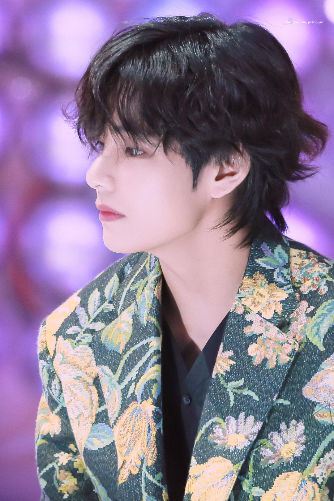 超级喜欢黑发金泰亨大家可以分享一些没有水印的图片吗收藏