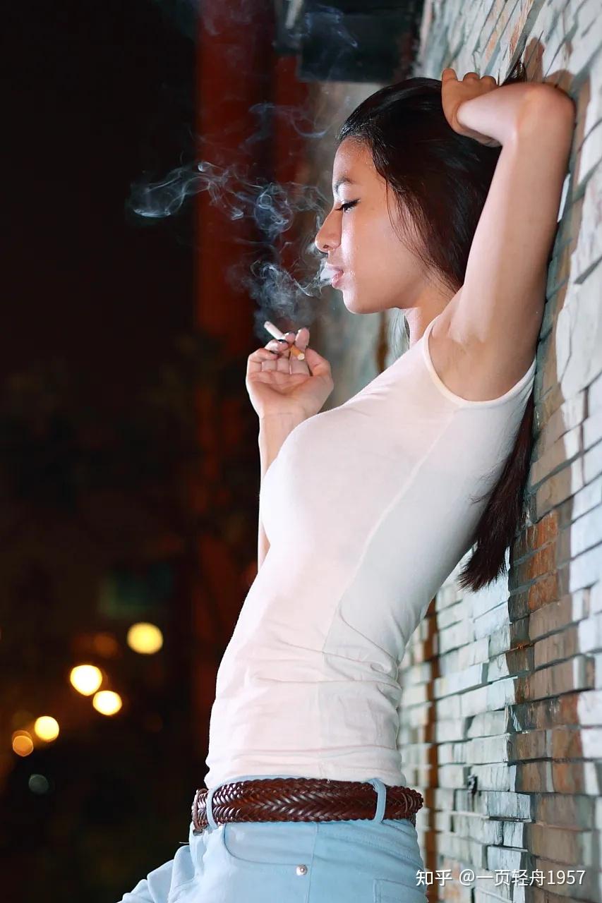 女抽烟真实图片