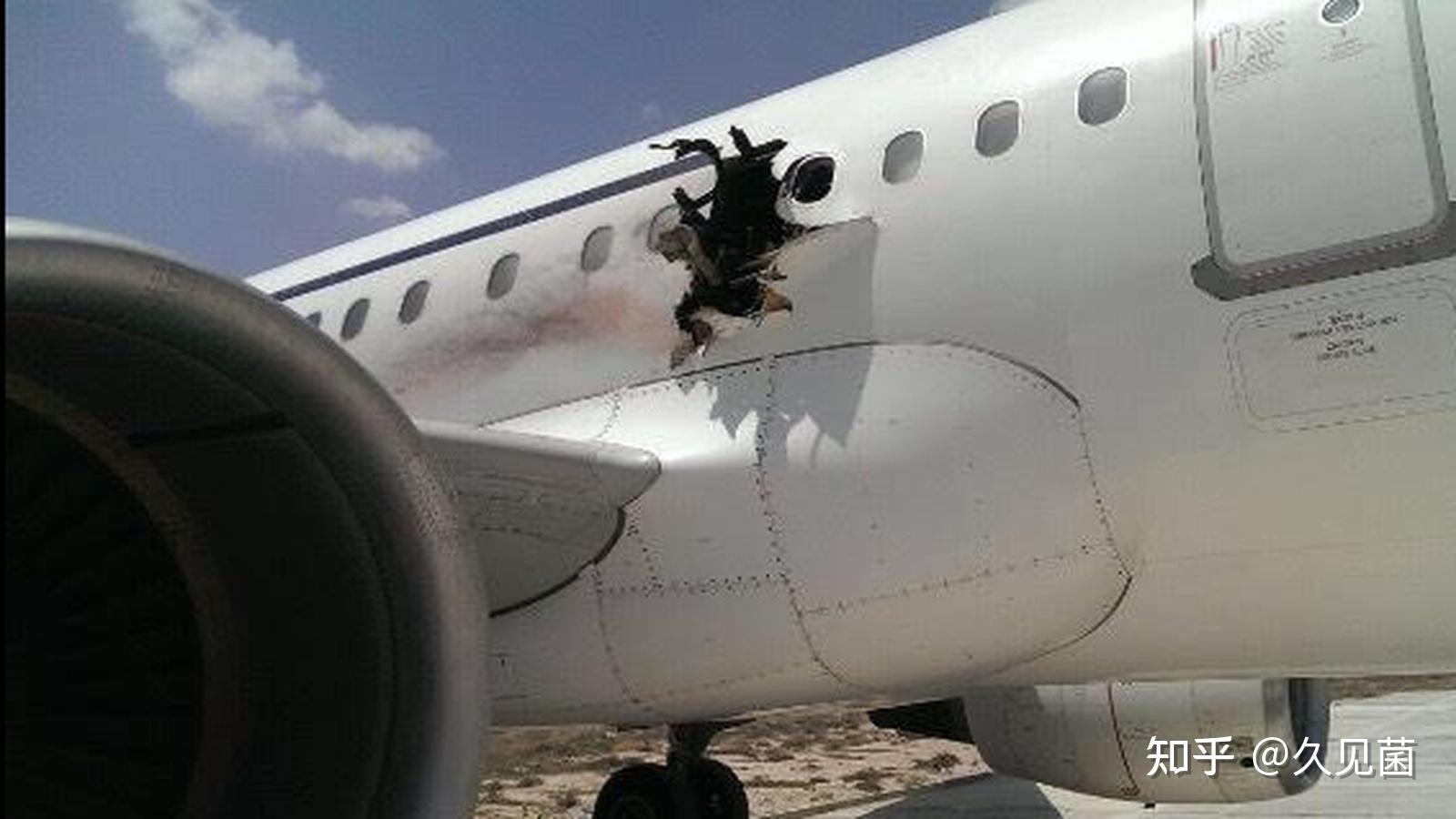 中国台湾的航空公司中华航空611号班机,也同样遭遇了飞机解体的空难