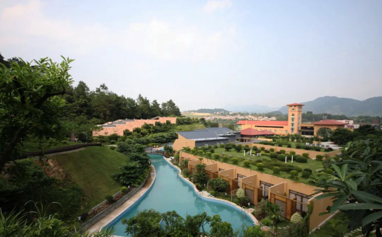 从化望谷温泉度假村位于人少空气好的流溪河畔,平日在家待太久了,周末