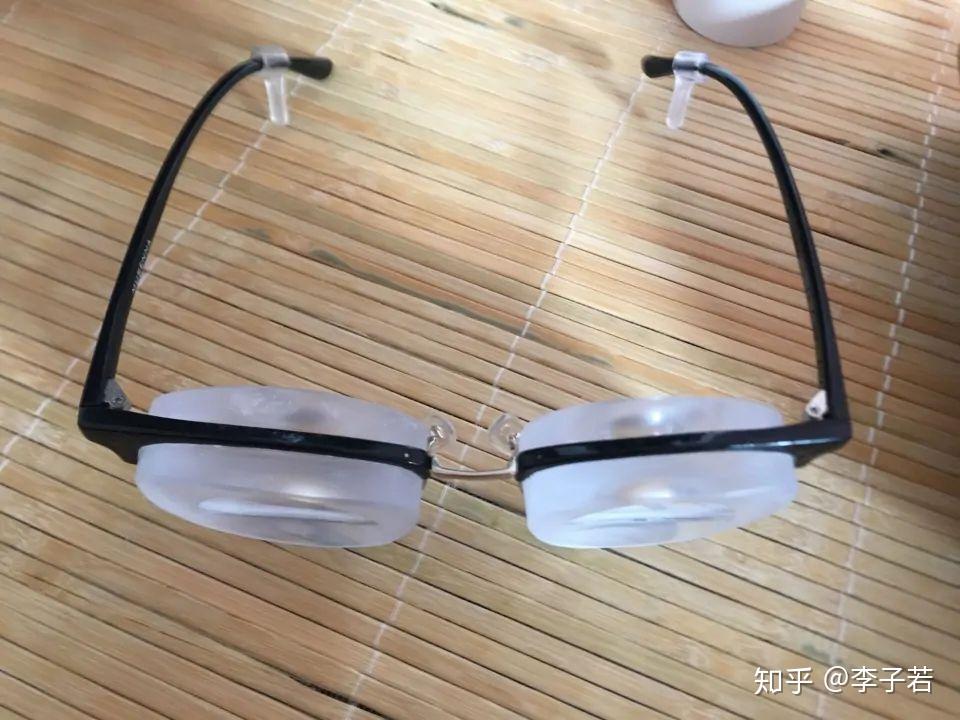 5000度眼镜是什么概念?就是下图的效果.