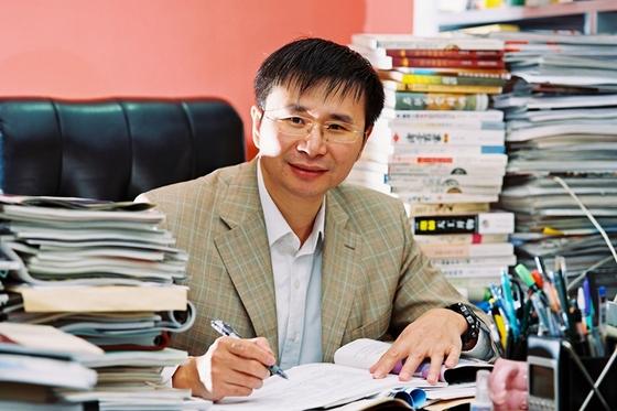 关注科技公元 86 人 赞同了该文章 李宁 中国工程院最年轻院士 中国