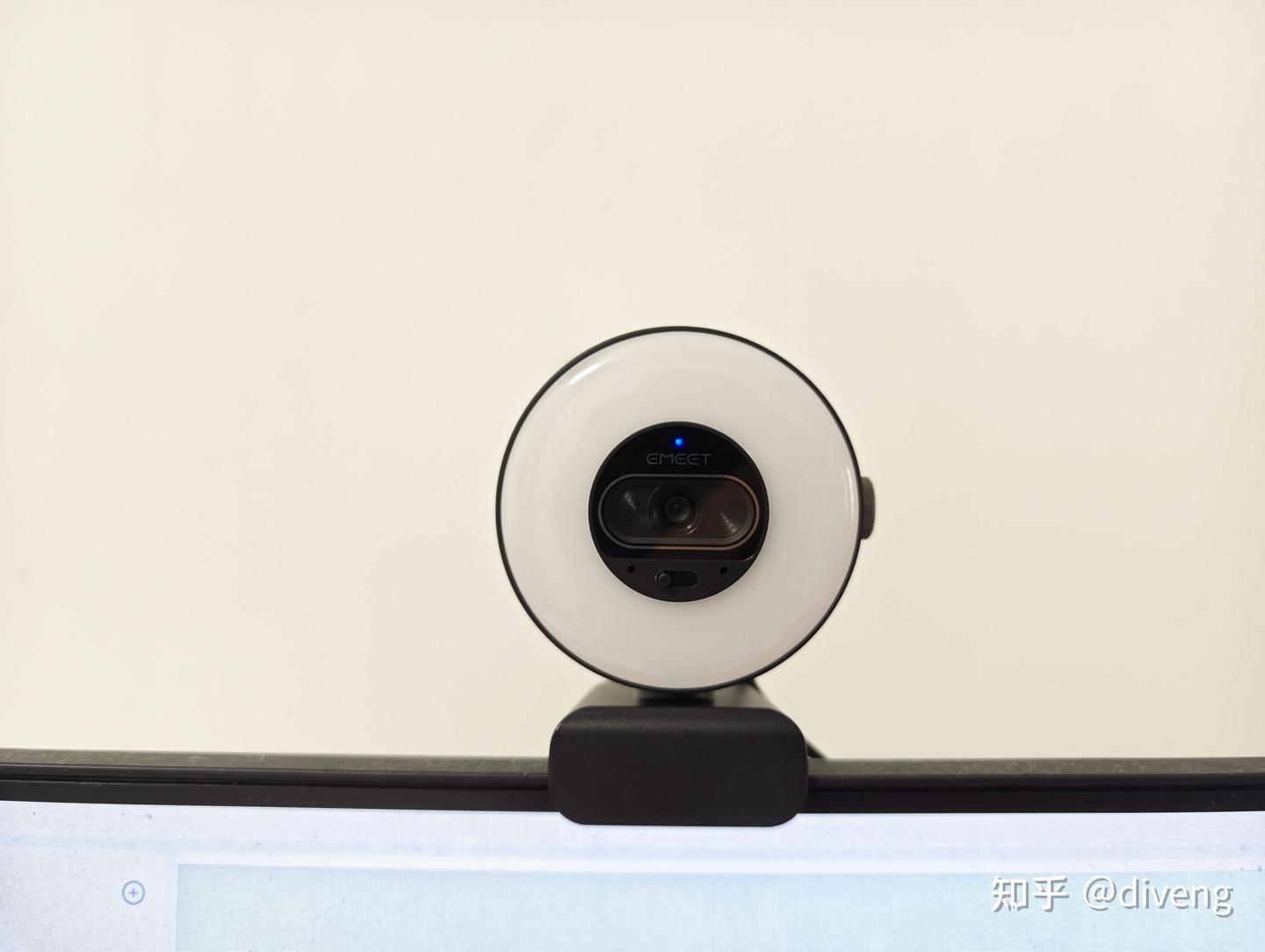 直播间光线总是差一口气?EMEET S600L超清4K补光直播摄像头我用了半个月,这钱花得值