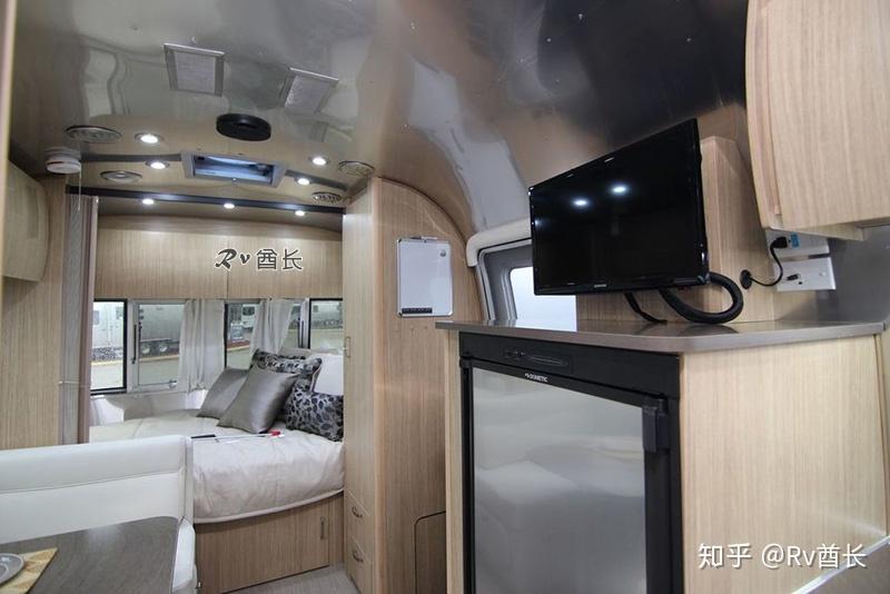 清风房车635米可以提供4个睡眠位飞云20fb拖挂房车