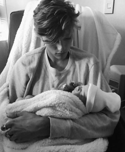 19岁超模小鲜肉luckybluesmith喜当爹