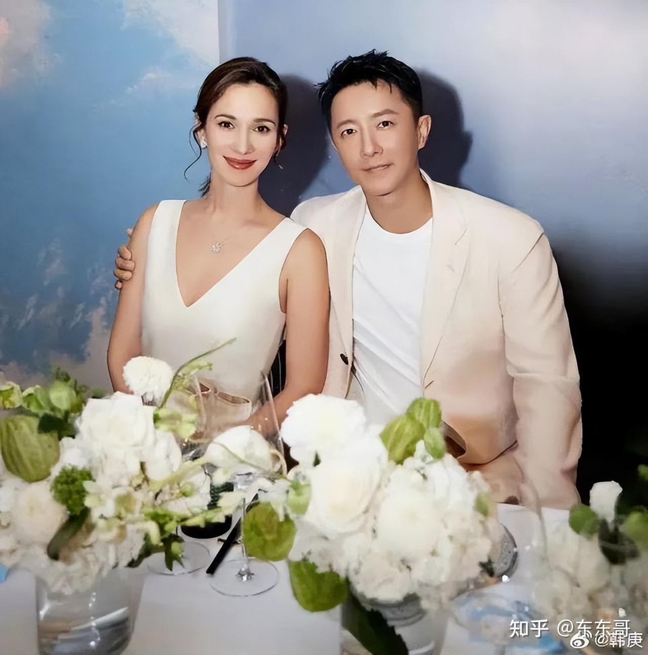 卢靖姗是演艺世家出身,毕业于伦敦政治经济学院,那学历跟韩庚比起来