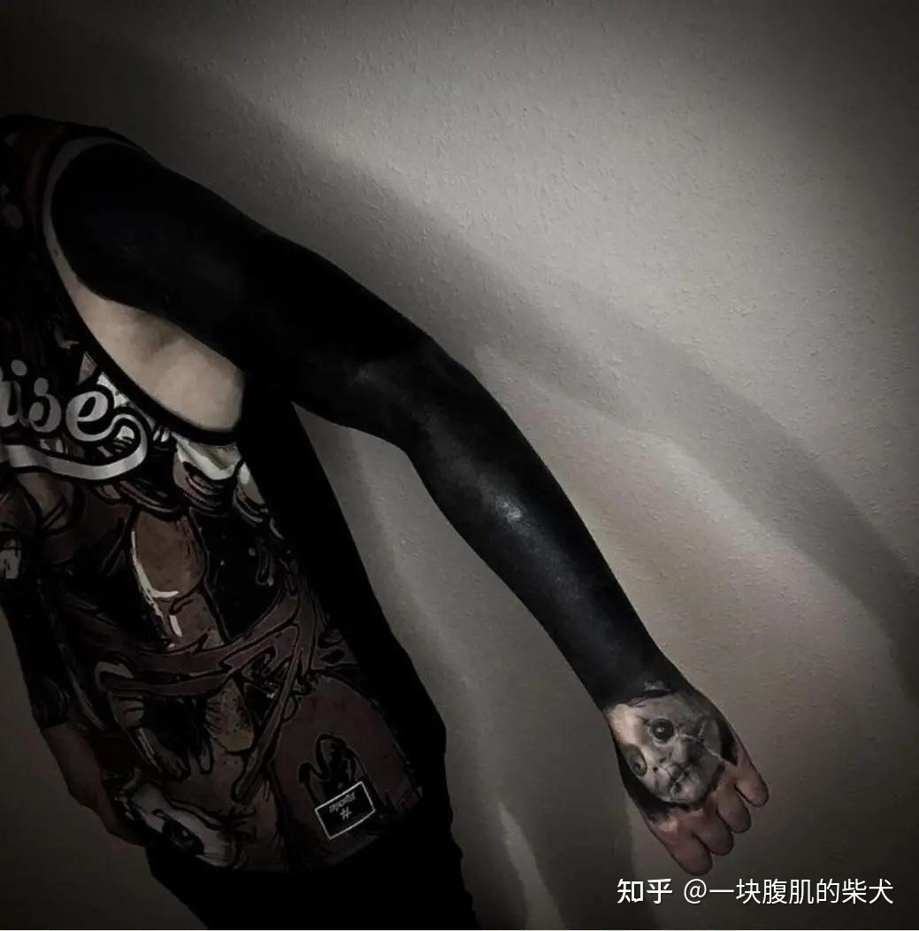 黑臂纹身 | 你见过比花臂还霸道的纹身吗