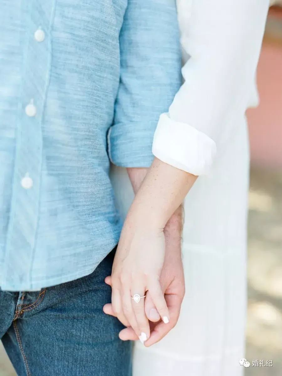 有些女生平时朋友圈还发点动态图片啥的,结婚