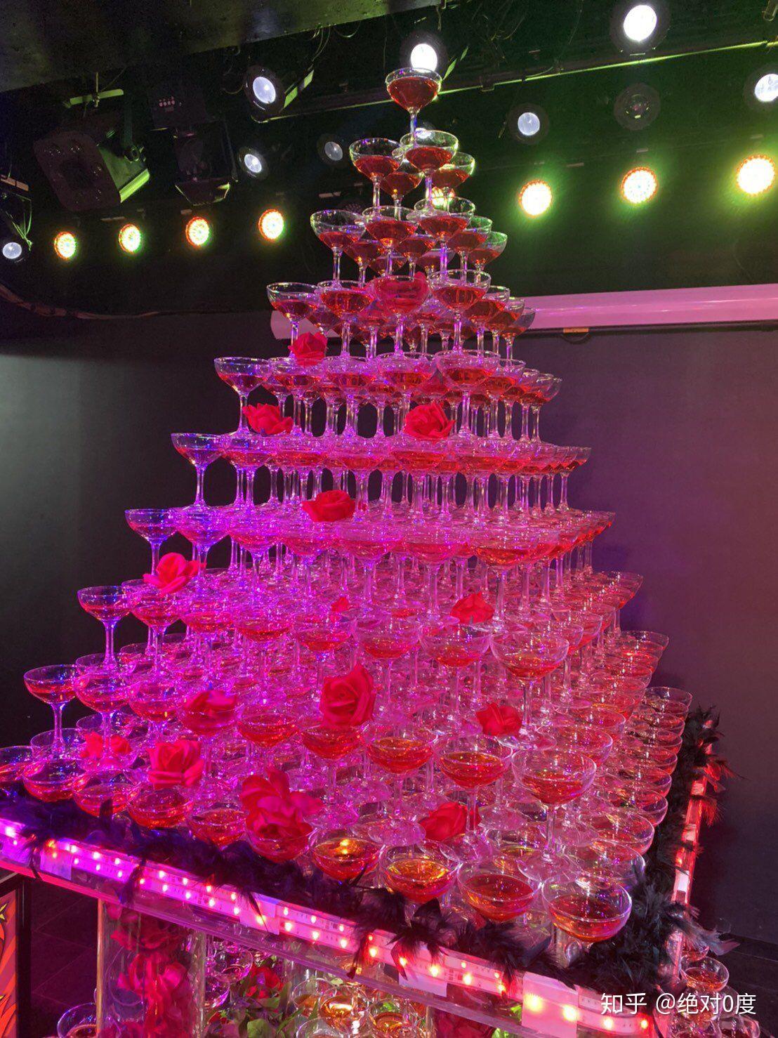 可以一边踏上柔软土地一边享受香槟塔的浪漫,一定很棒吧?