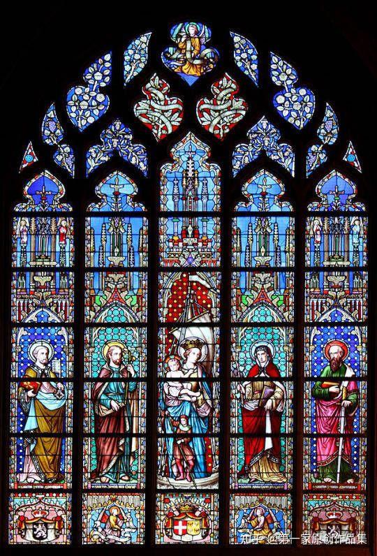 灵感来源 比利时萨布隆圣母教堂的玻璃花窗