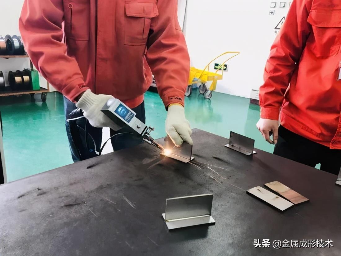 实现傻瓜式焊接汉神手持激光焊成行业网红