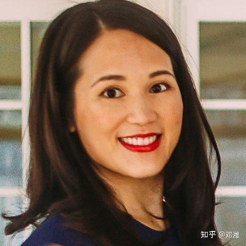 周受资走红毯被夸"冻龄",和老婆秀恩爱,"人类高质量cp"什么画风?