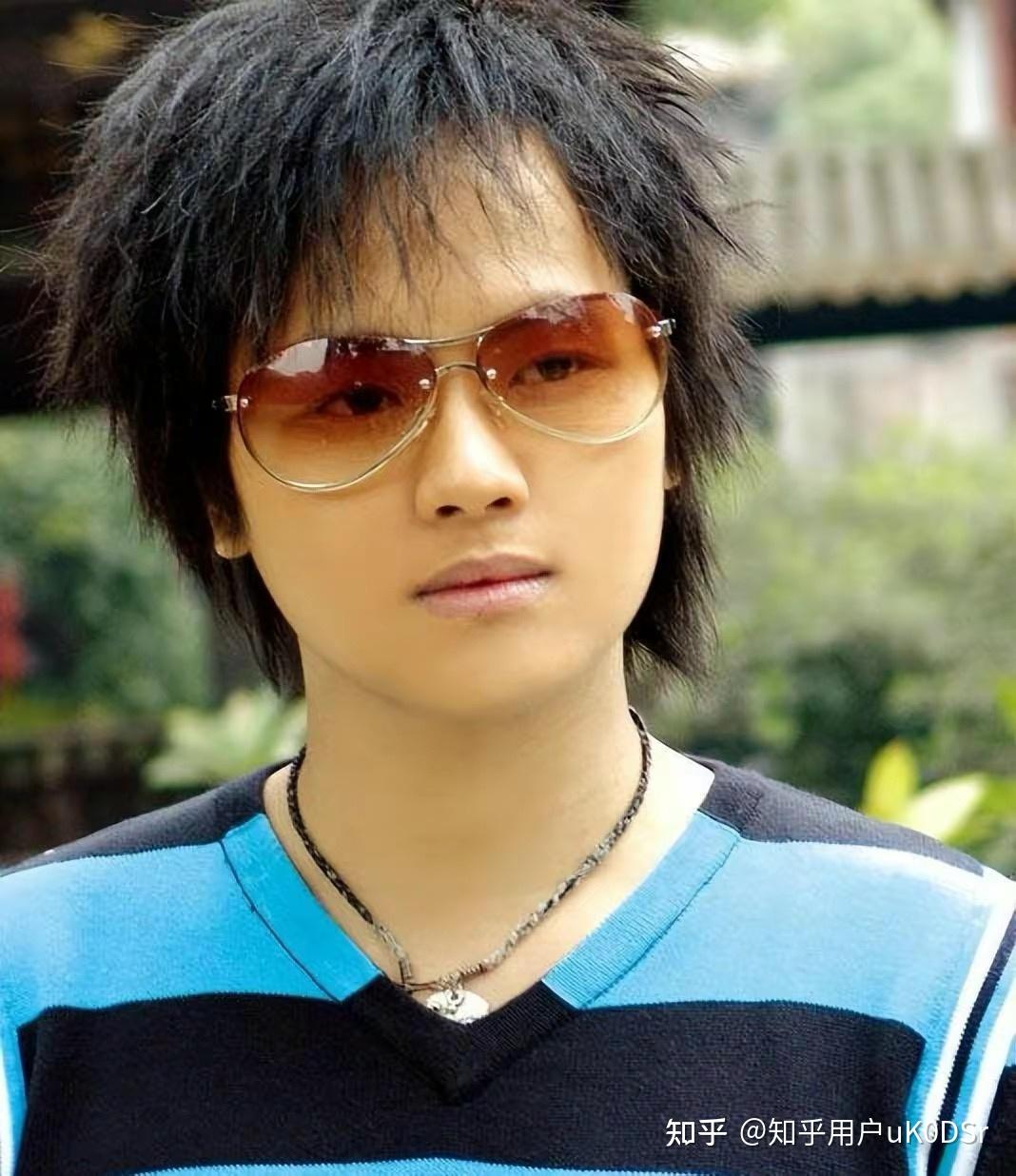 23岁凭一首歌狂赚2亿29岁成音乐教授情歌王子郑源到底有多牛