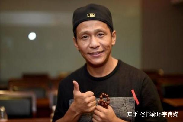 这么一看,好像沈梦辰比宋小宝的颜色还深.