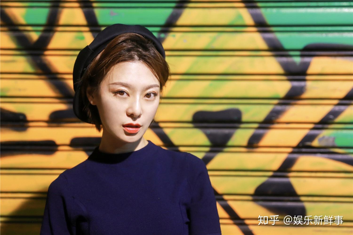 王汀最新街拍曝光光影间演绎别样港风