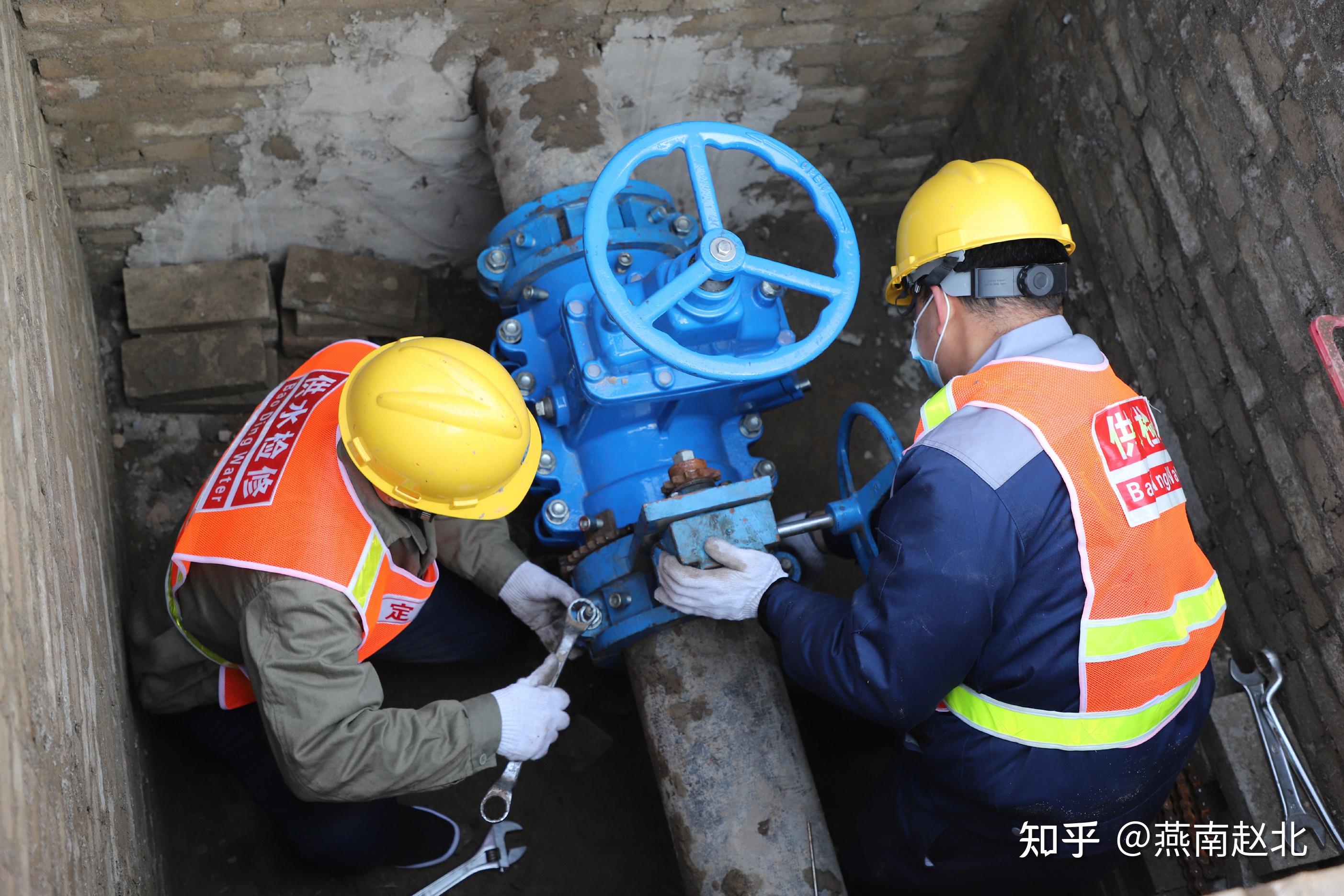 神奇不保定供水不停水给管道加装阀门