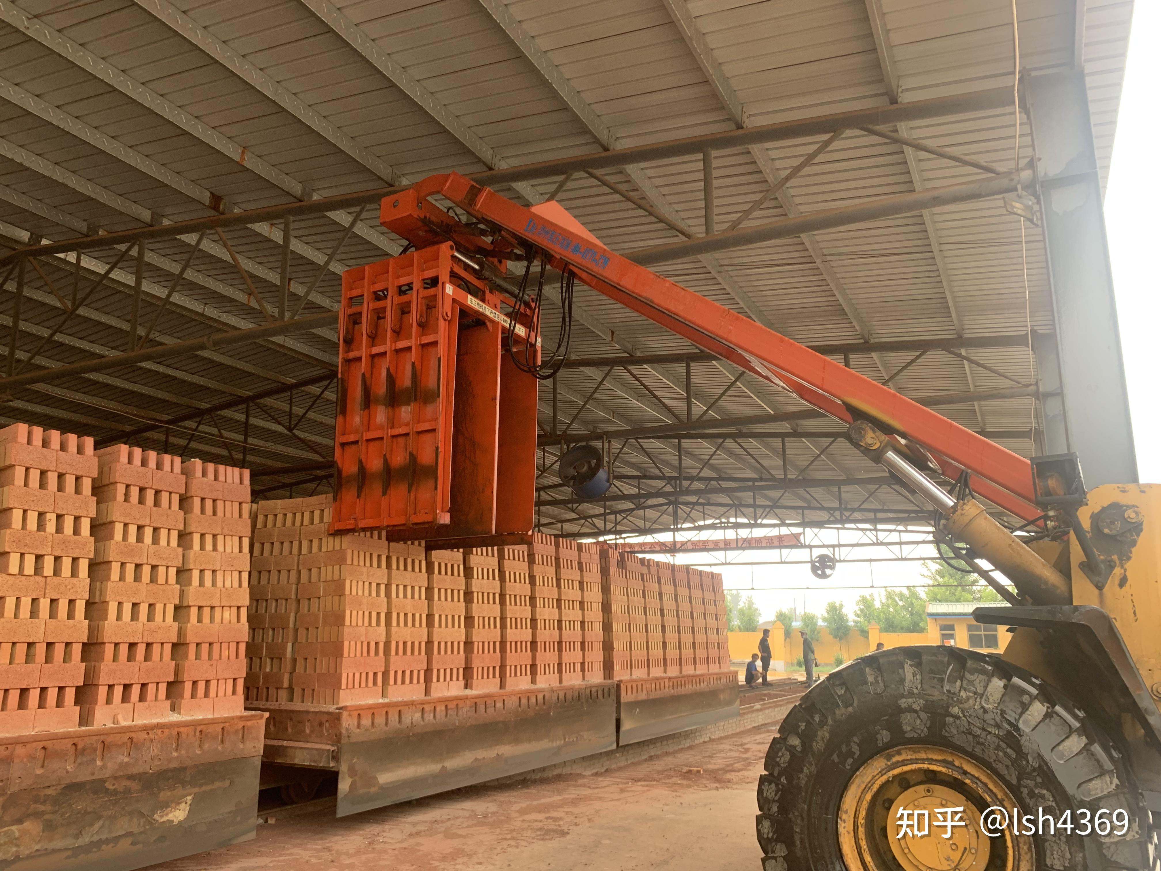 东正铲车式抱砖机