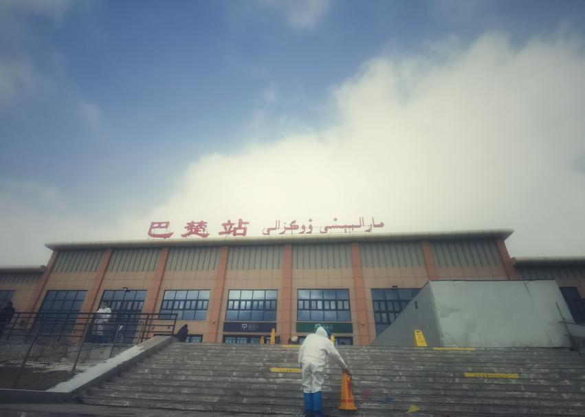 新竣工的巴楚火车站我从2018年8月第一次来到和田,再到2019年8月来