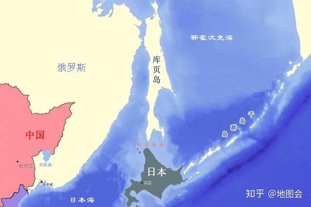 位于黑龙江出海口之东,东面和北面临鄂霍次克海,西面与大陆隔鞑靼海峡