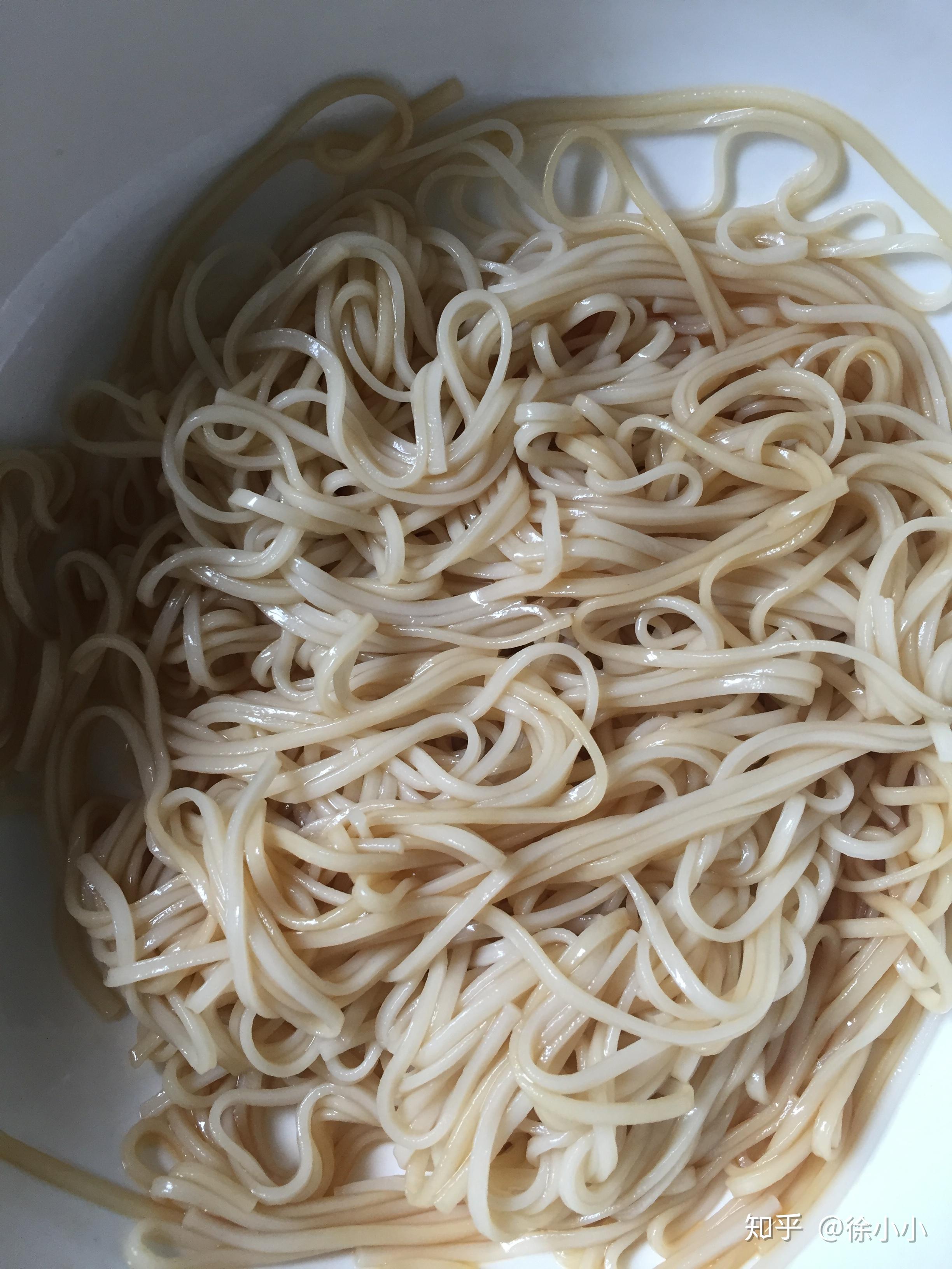 特色小吃鸡蛋煎面条外酥里嫩宝宝美味营养面条