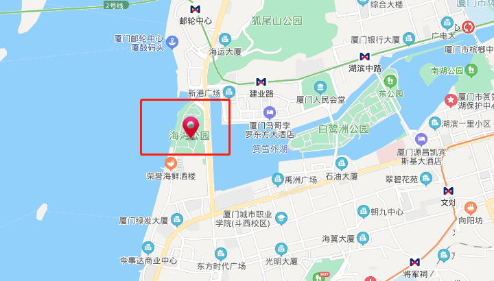 海湾公园就在海边,对面就是海沧,面积非常大