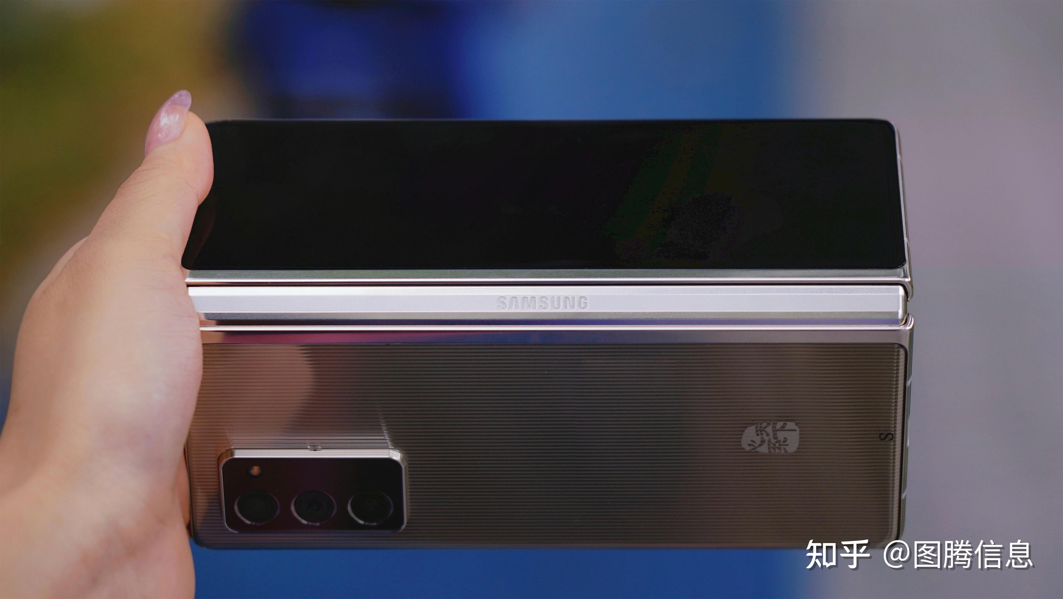 三星心系天下w21尊奢旗舰一部有脸面的手机