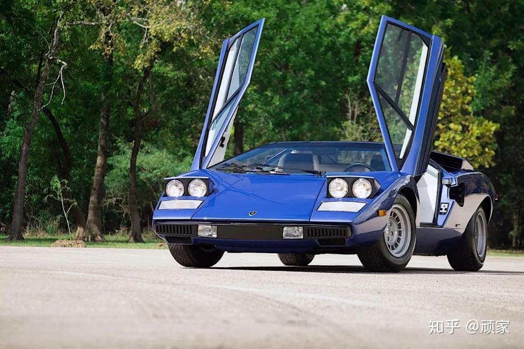 兰博基尼 康塔什(countach)跳灯可以说也是法拉利的代表,特斯塔罗萨于