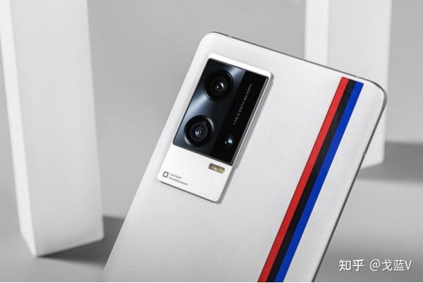 vivo iqoo 8 系列上手体验如何?到手或者体验过的来说说,值得买吗?