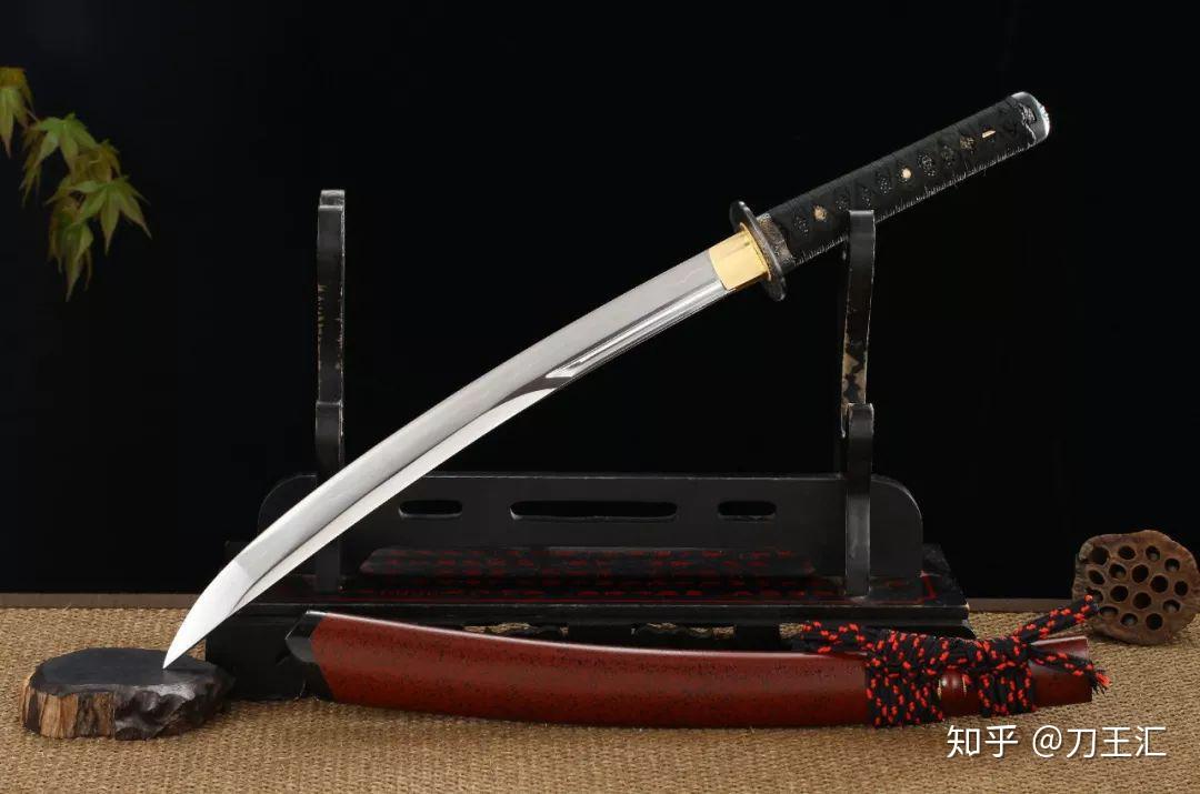 短刀当与对手几近贴身的时候,这种情况称为"贴身距离"或"至近距离"