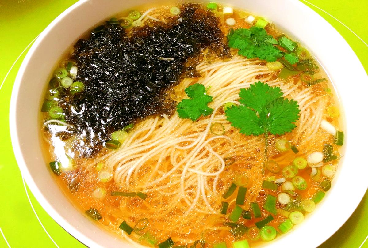 没有高汤和配菜的热汤面竟也如此美味5分钟搞定暖胃又舒心