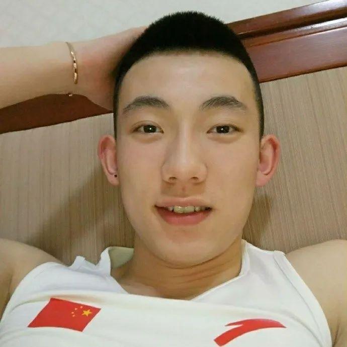 在央视公然脱衣后这支走红的男模队惊艳了全世界