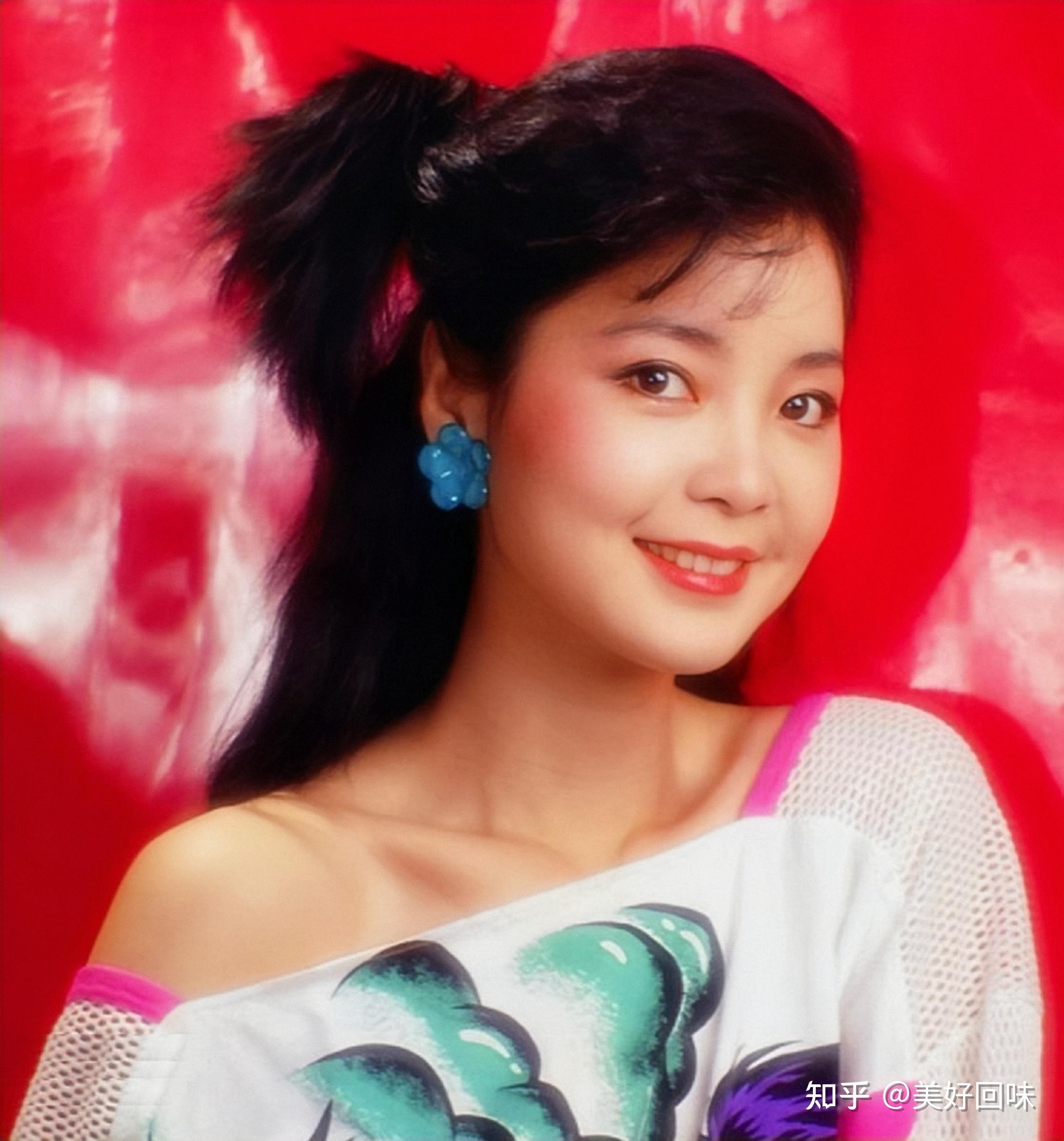 为在此举办演唱会的首位华人女歌手,2月,邓丽君赴马来西亚举行个人