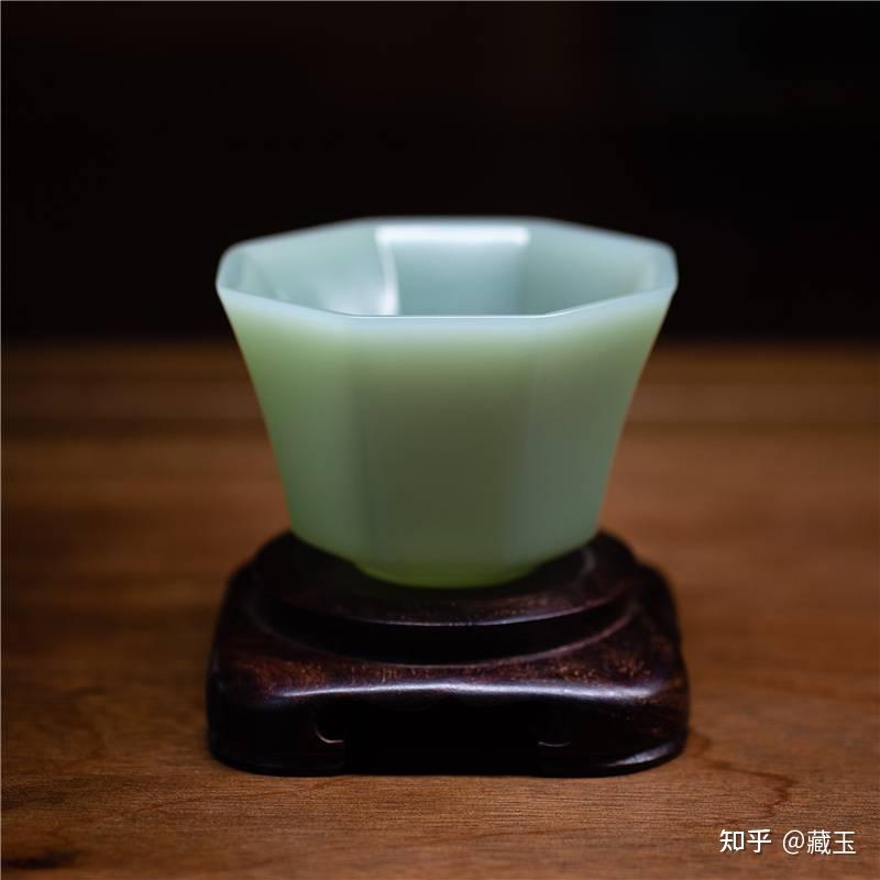 低调奢华有内涵鸭蛋青凭这几点成为碧玉中的一号种子选手