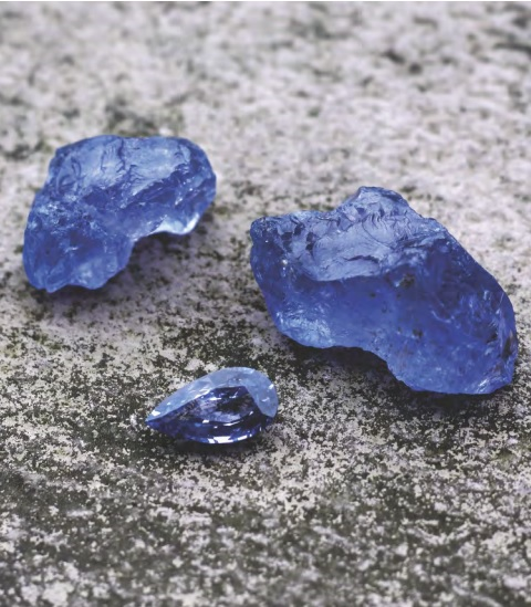 带你走进越南陆安矿区了解蓝色尖晶石