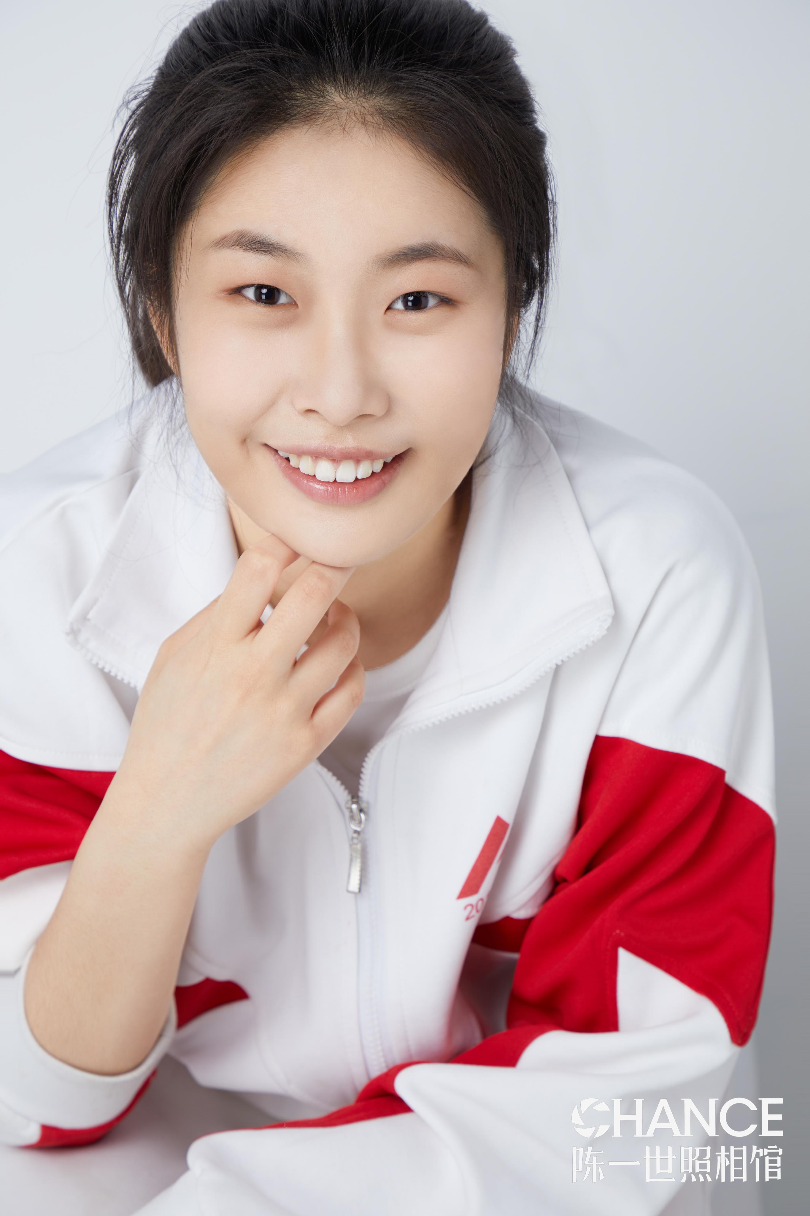 15岁追星少女被美国top5高中录取还发行了自己首支英文单曲