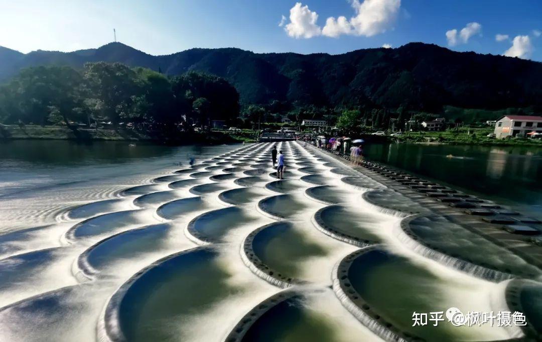 叠水坝,则是在朋友圈里,向往这里并非因为它是朋友们津津乐道网红打卡